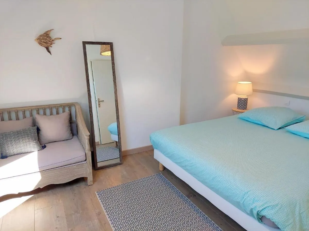 Holiday Home With Panoramic Sea Views, 플로니버즈포르자이 0*,  프랑스